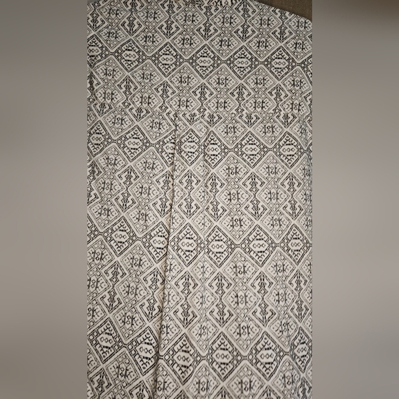 DRESS FORUM Piper Button down shirt dreas. White/black printed. Size medium NWT - Picture 11 of 15